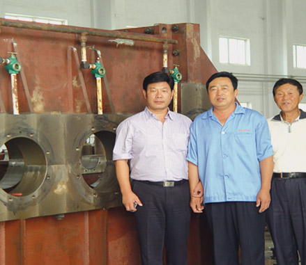 首钢东华机械陈总来厂视察工程产品进度